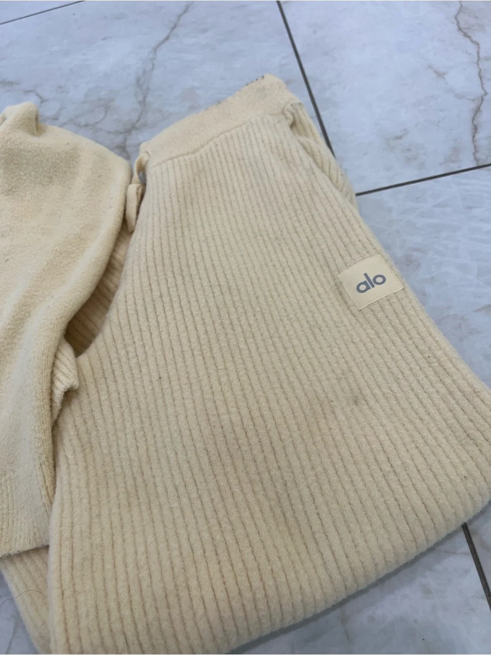 Alo Yoga Candelight Yellow Snuggle Up Sweater Set Size Small